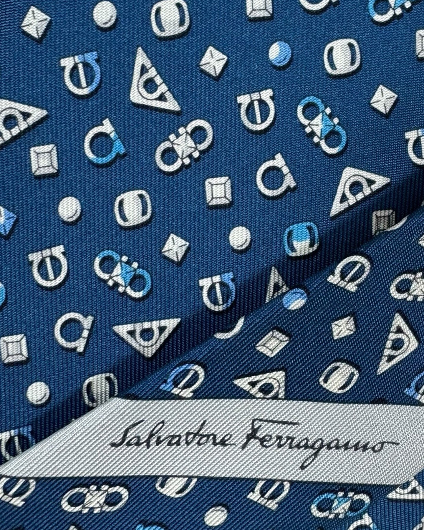 Salvatore Ferragamo Tie Gancini Signature Design 